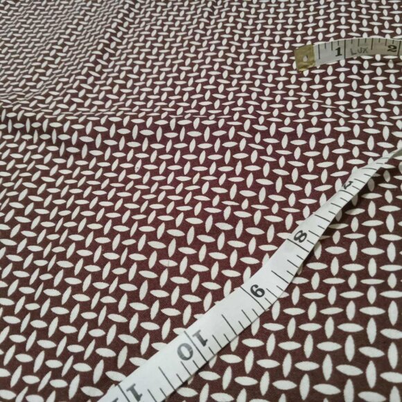Poplin fabric (end of roll) brown background with beige pattern - Picture 3 of 3